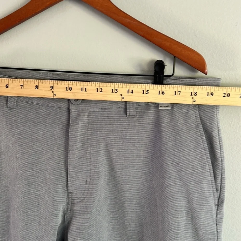 Travis Mathew Men’s Chino Gray Flat Front Golf Shorts Size 40 Waist